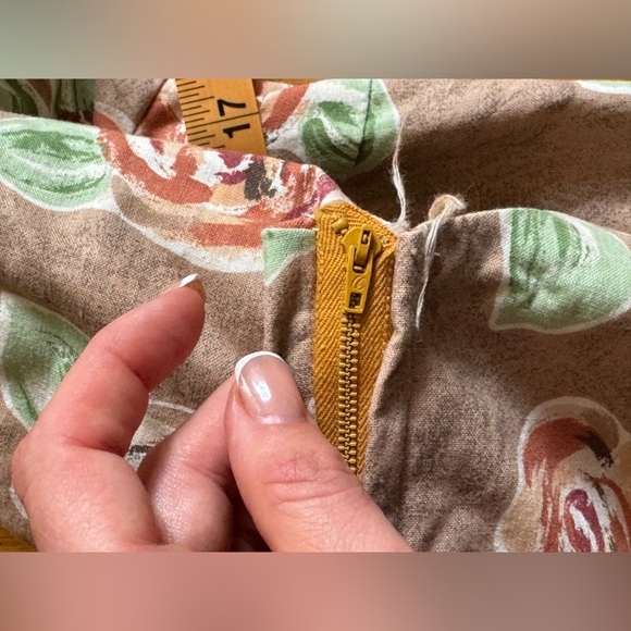 60s Cotton Brown Floral Print Fit and Flare Dress with Sweetheart Neckline - Picture 5 of 6